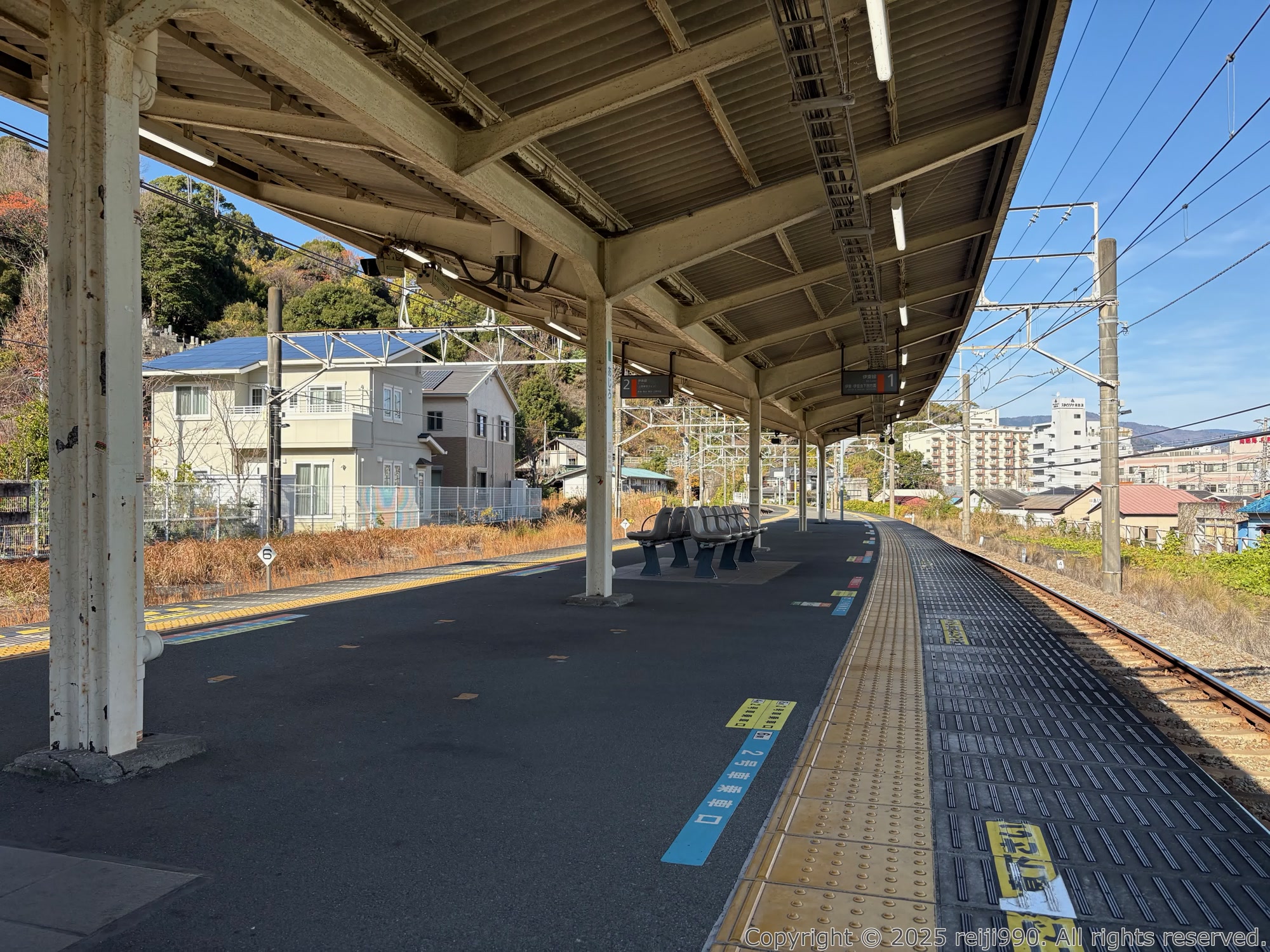 網代駅ホーム